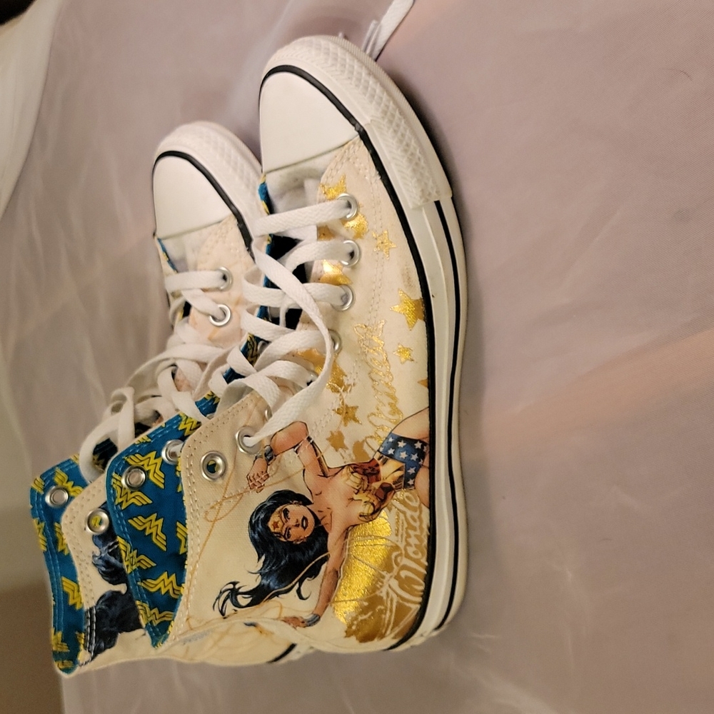Chuck Taylor All Star Converse High  Tops Wonder Woman 6.5 M 8.5 W DC Comics GUC